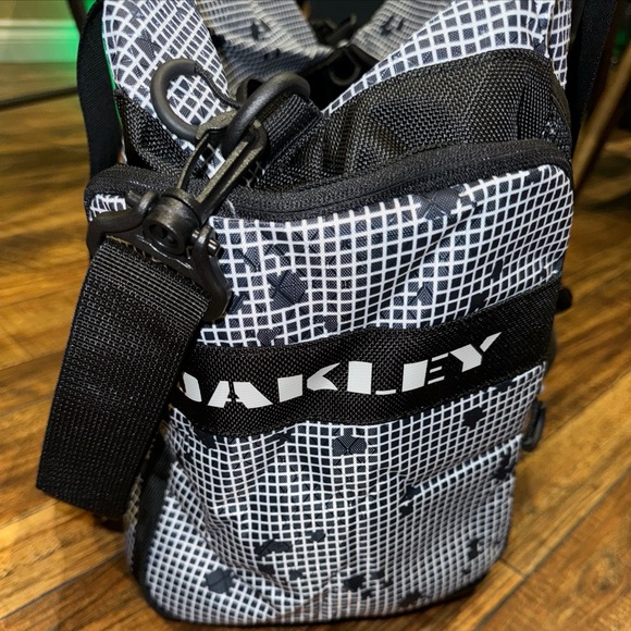 Oakley IB Boston /WHITE GEO PRINT - Picture 3 of 5